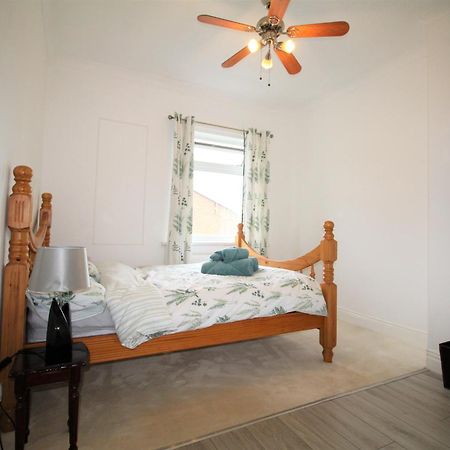 Whitley Bay - Sleeps 6 - Refurbished Throughout - Fast Wifi - Dogs Welcome ภายนอก รูปภาพ