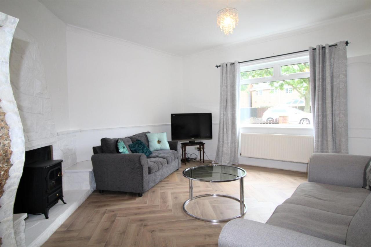 Whitley Bay - Sleeps 6 - Refurbished Throughout - Fast Wifi - Dogs Welcome ภายนอก รูปภาพ