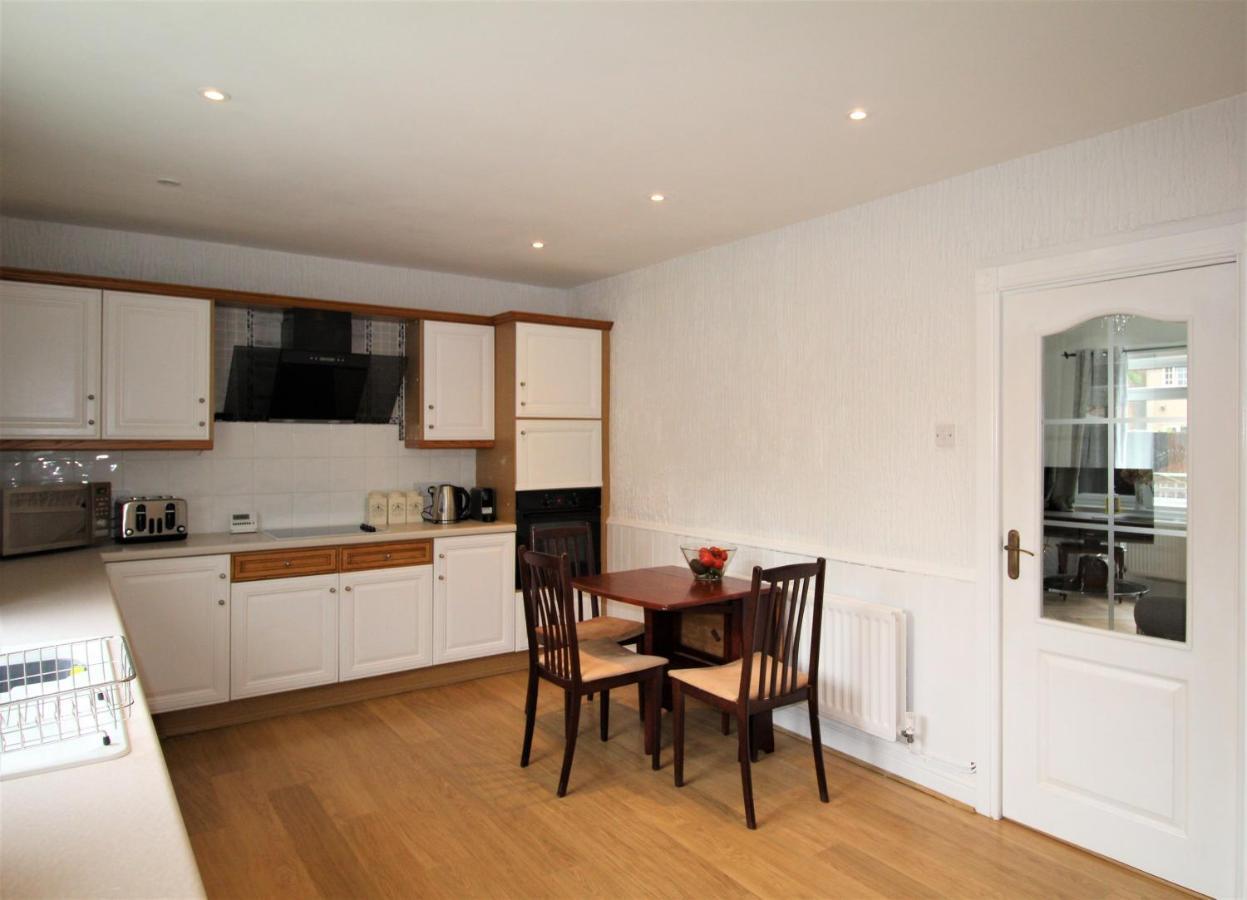 Whitley Bay - Sleeps 6 - Refurbished Throughout - Fast Wifi - Dogs Welcome ภายนอก รูปภาพ