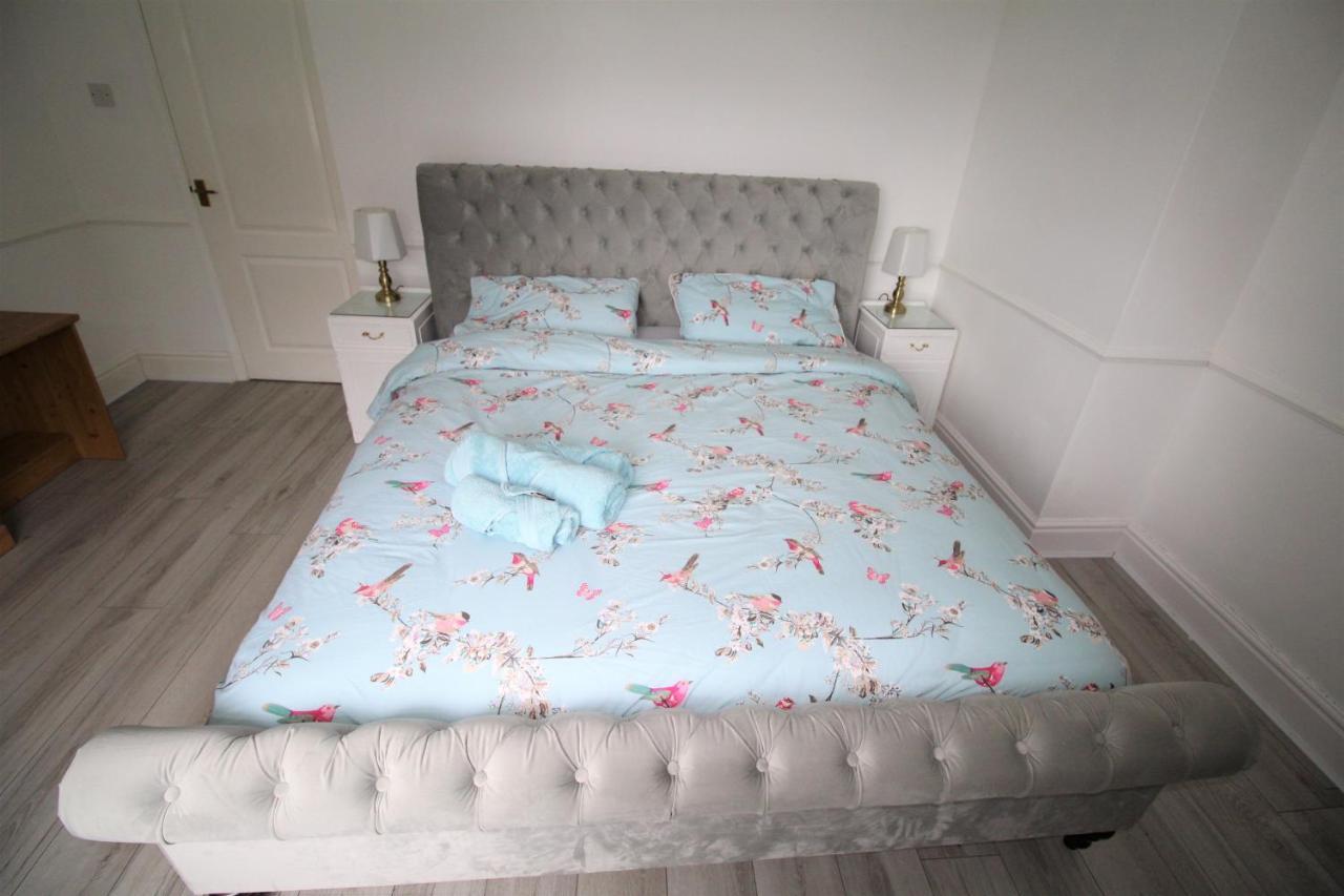 Whitley Bay - Sleeps 6 - Refurbished Throughout - Fast Wifi - Dogs Welcome ภายนอก รูปภาพ