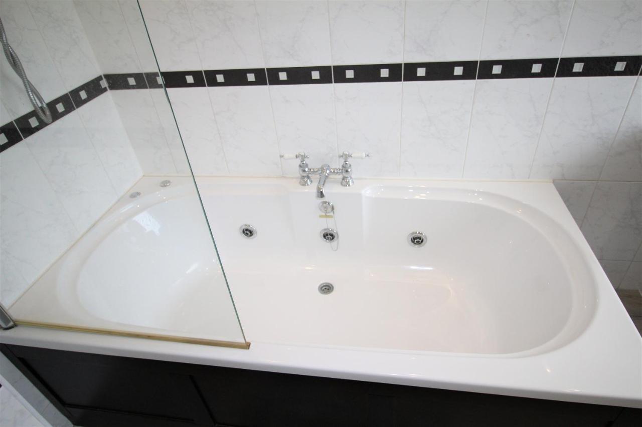 Whitley Bay - Sleeps 6 - Refurbished Throughout - Fast Wifi - Dogs Welcome ภายนอก รูปภาพ